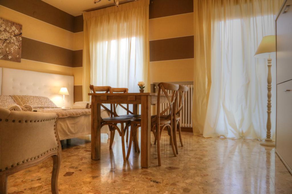 La Casetta Di Lina Rooms And Apartments Verona Exterior foto